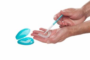 Sbiancamento dei denti fai da te i rischi