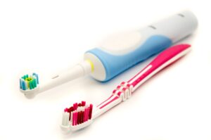 spazzolino manuale o elettrico